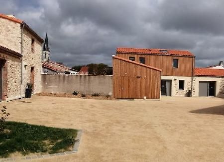 La Borderie - Maison Des Randonnees - Gite Etape - Gite De Groupe Vairé Εξωτερικό φωτογραφία