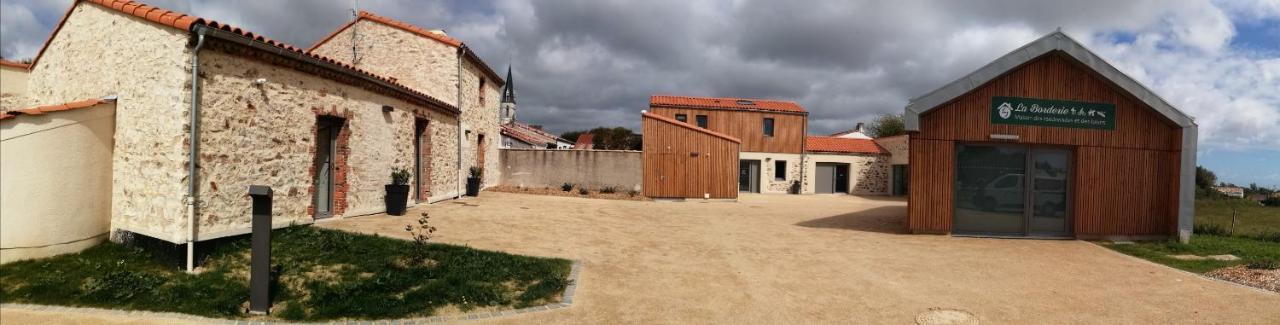 La Borderie - Maison Des Randonnees - Gite Etape - Gite De Groupe Vairé Εξωτερικό φωτογραφία