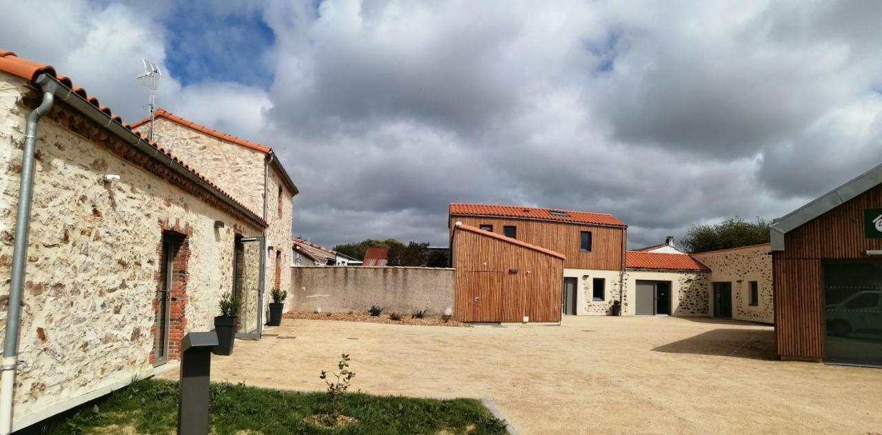 La Borderie - Maison Des Randonnees - Gite Etape - Gite De Groupe Vairé Εξωτερικό φωτογραφία